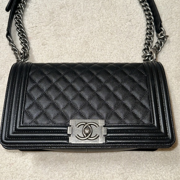 Chanel (old medium) caviar boy bag - Picture 4 of 11